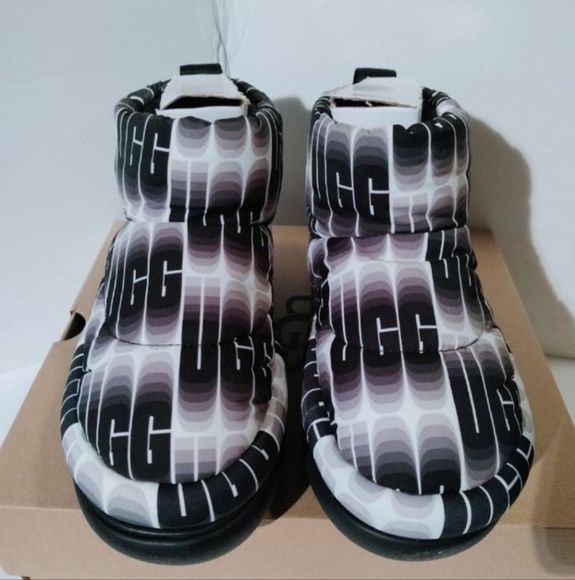 UGG Classic Maxi Wavelength.5 Mini Boots Women's 6. New with box. Black, white c - Picture 2 of 9